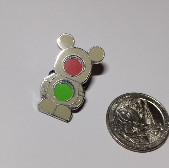 Walt Disney Astronaut Mickey Mouse lapel pin - Picture 4 of 4